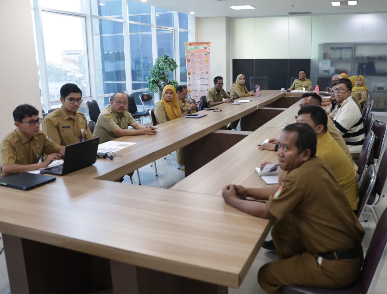 Diskusi & Rapat Menghadiri Kreasi Seni