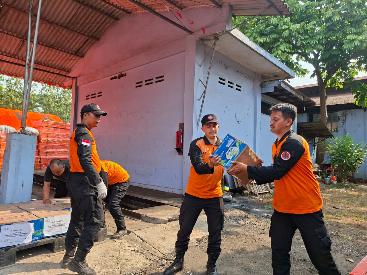 Pendistribusian Bantuan Kemanusiaan Bagi Masyarakat Terdampak Gempa Bumi Di Nusa Tenggara Timur (NTT)