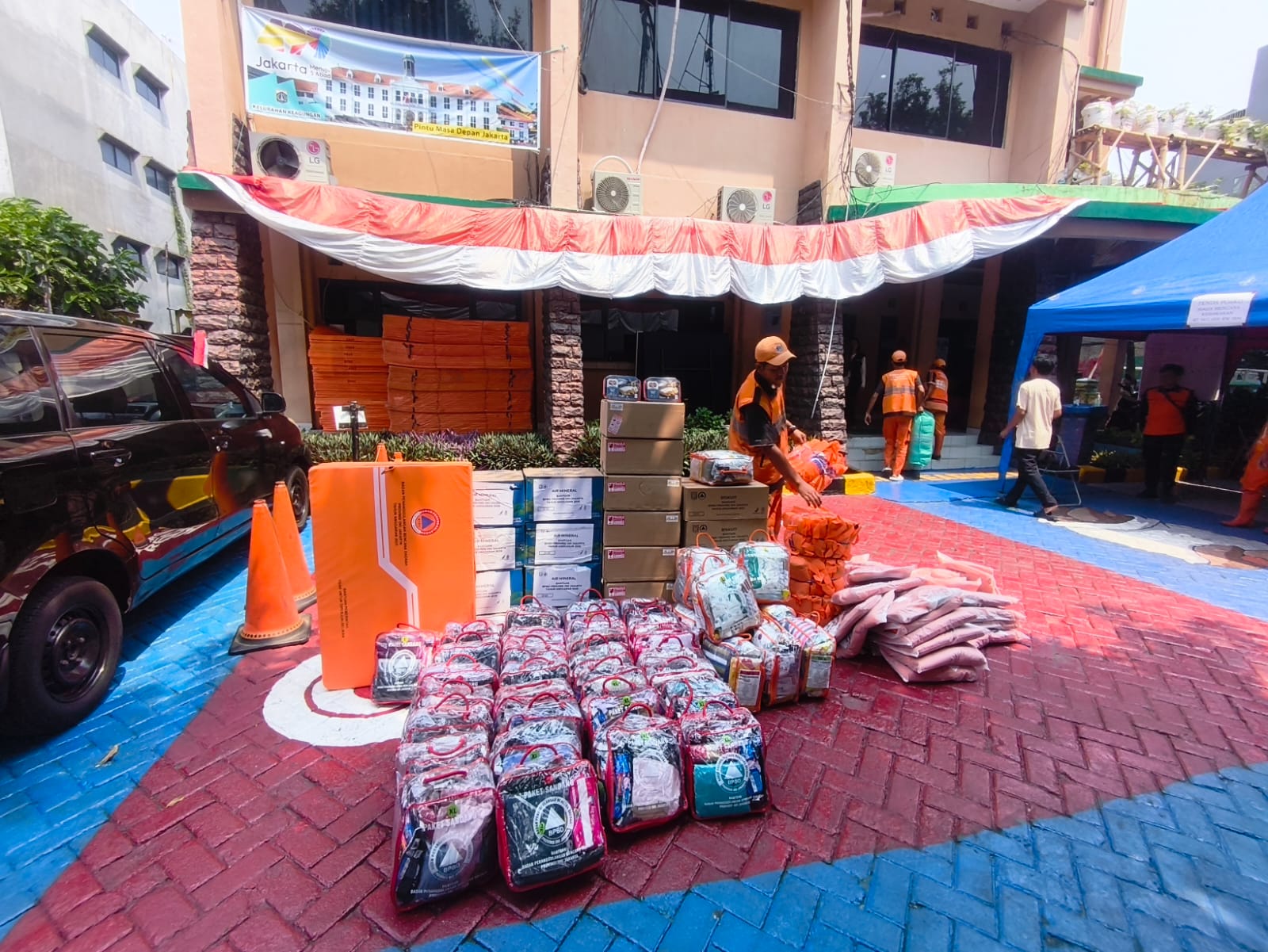 Pendistribusian Bantuann Logistik Bagi Penyintas Kebakaran