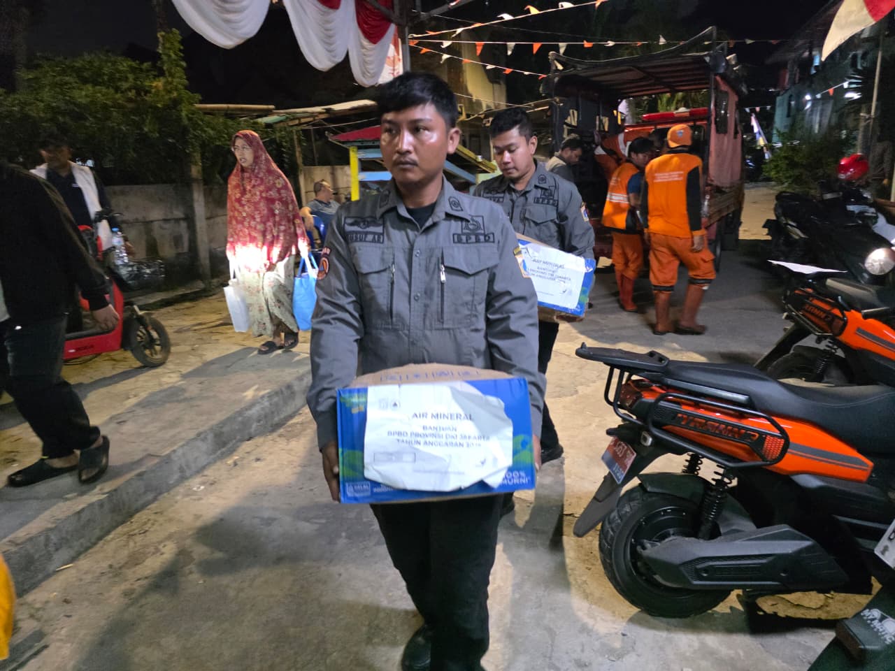 Pendistribusian Bantuan Logistik Bagi Penyintas Kebakaran Kel. Kebon Melati, Kec. Tanah Abang, Kota Jakarta Pusat