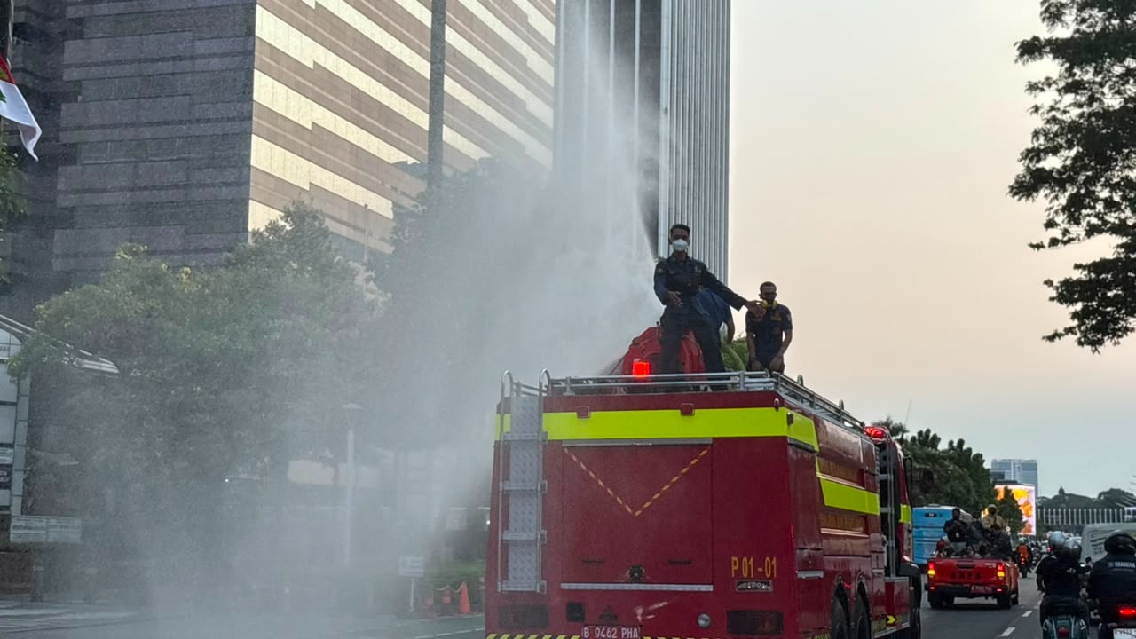 Pelaksanaan Watermist Sebagai Upaya Mitigasi Dampak Abu Vulkanik Gunung Anak Krakatau