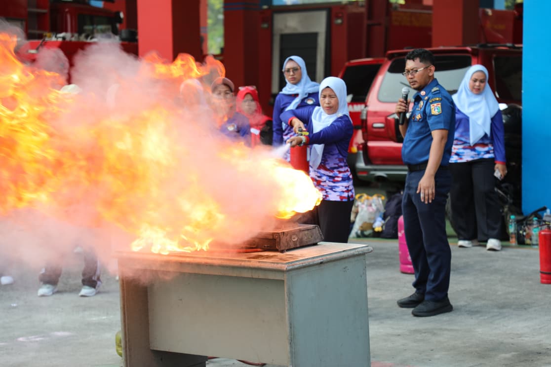 Bersama United Tractors menggelar Aksi Perempuan Tangguh Jakarta 2026