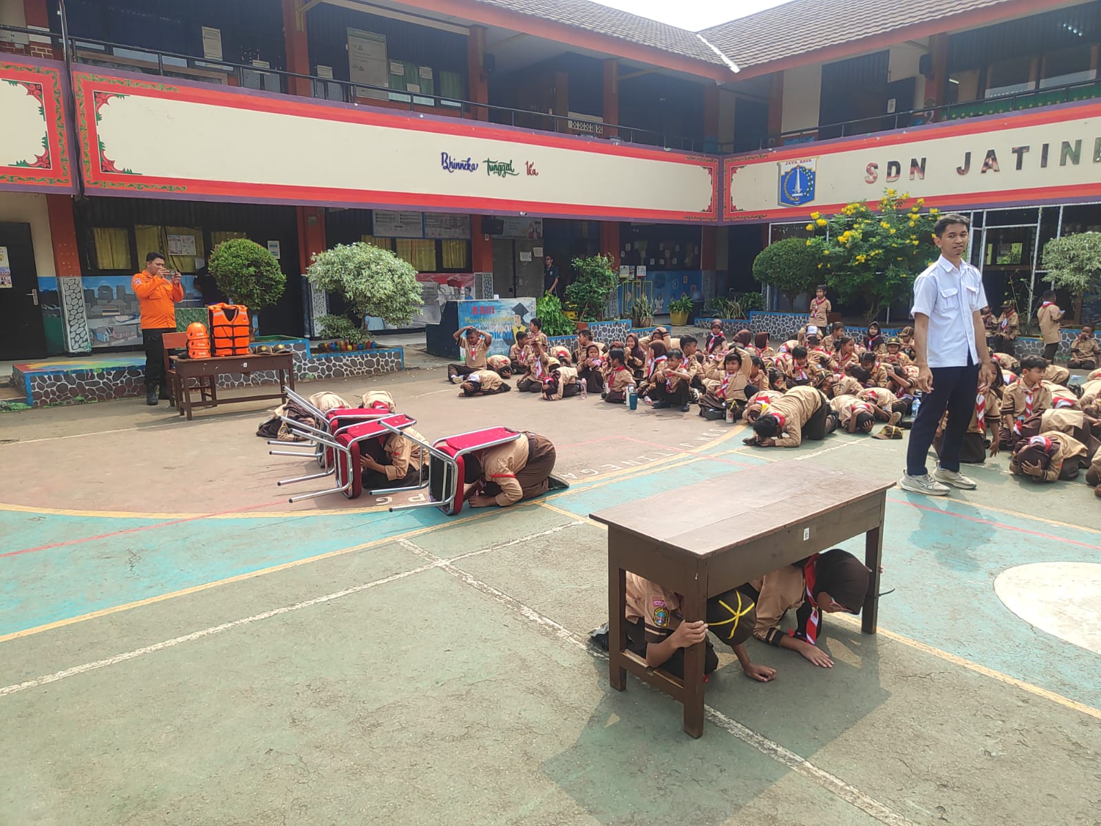 Sosialisasi, Edukasi, dan Simulasi Kesiapsiagaan Menghadapi Bencana