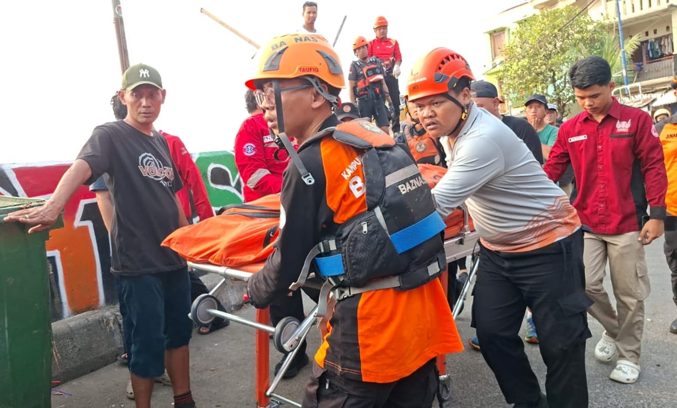 Operasi Pencarian Korban yang Membahayakan Manusia di Kelurahan Bidara Cina