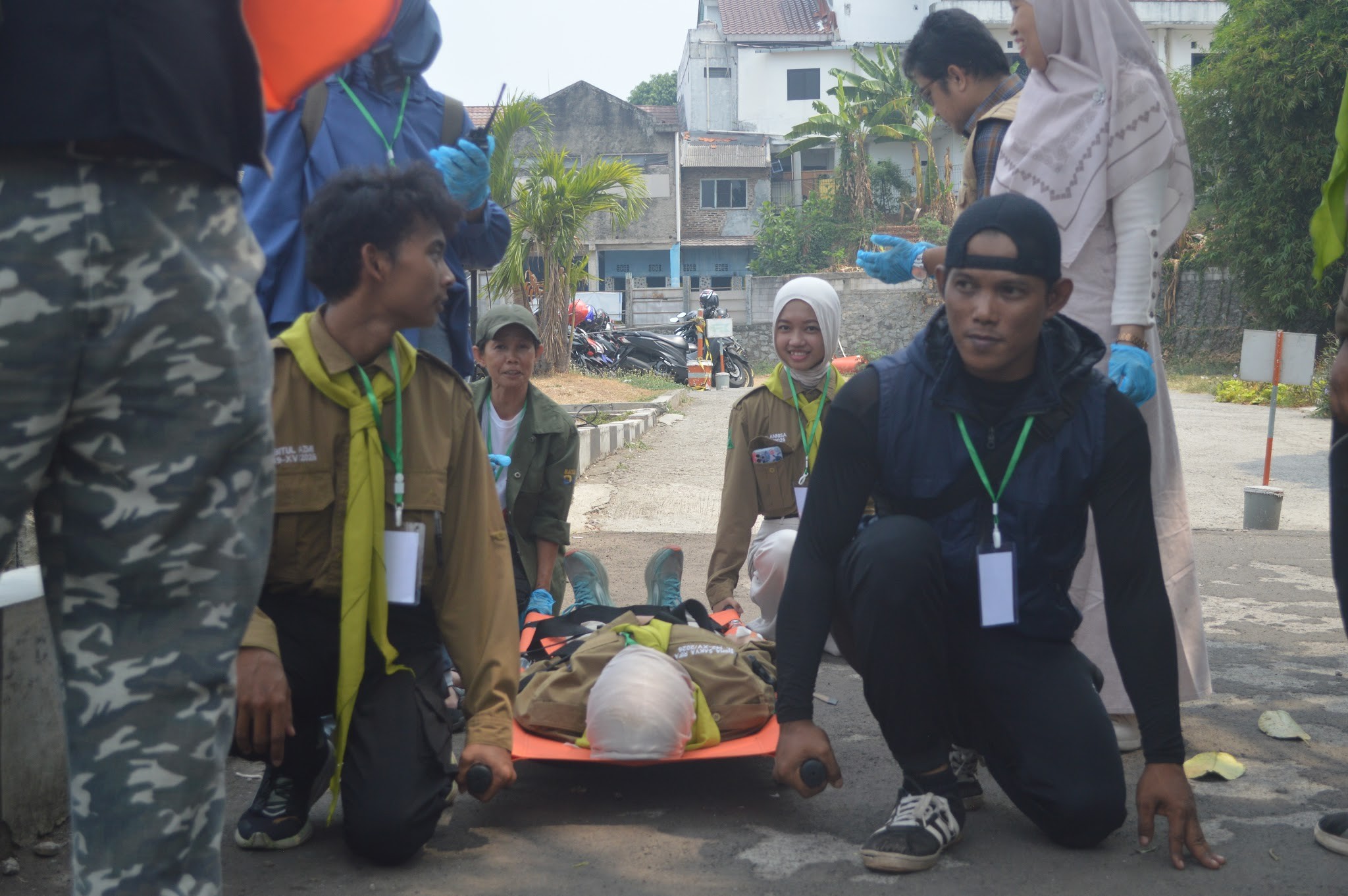 BPBD DKI Jakarta Bersama Universitas Binawan Perkuat Kesiapsiagaan Masyarakat Melalui Simulasi Evakuasi Banjir di Kelurahan Cawang