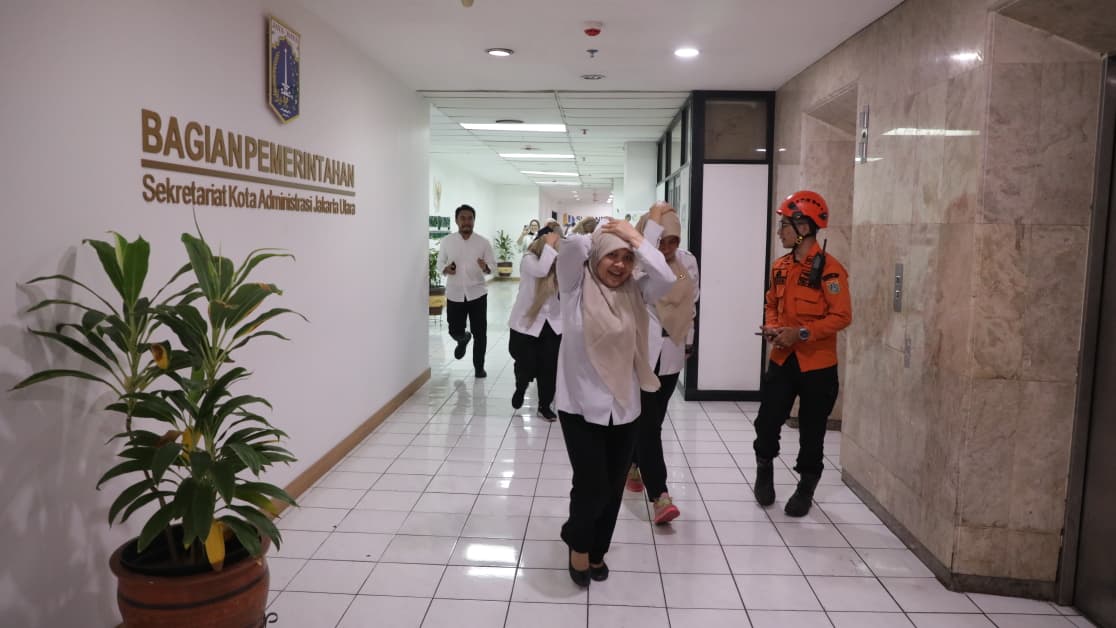 Pemerintah Provinsi DKI Jakarta melaksanakan Simulasi Gempa Bumi Serentak Se-DKI Jakarta